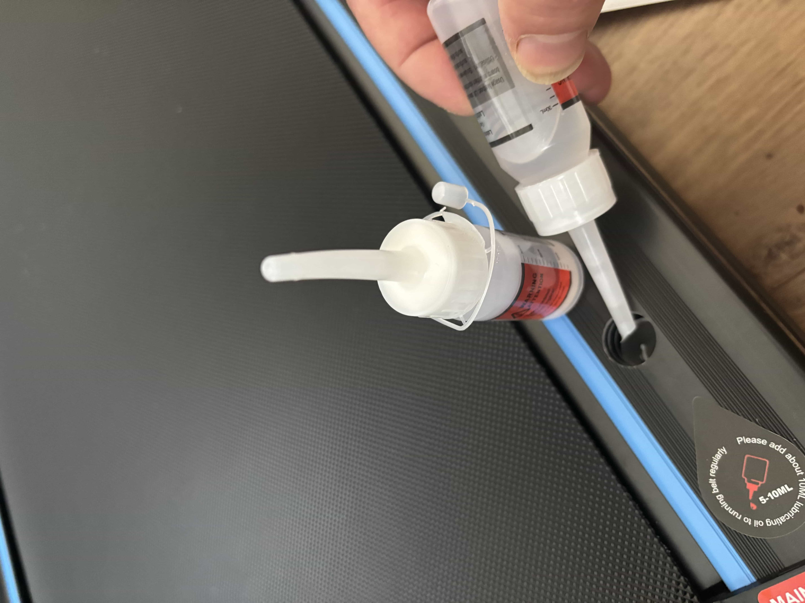 Adding lubricant to the deck reservoir
