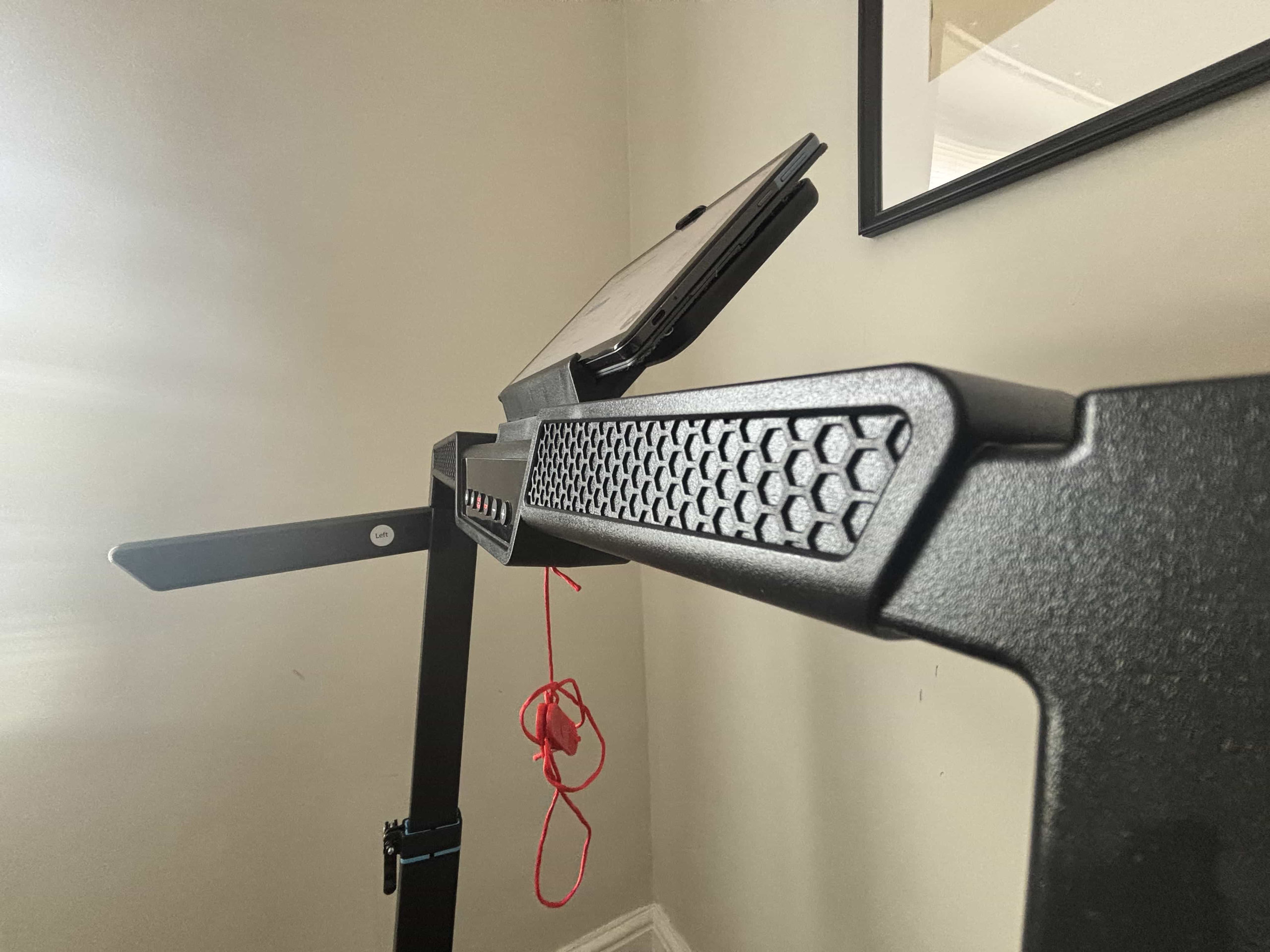 Tablet holder fitted with a tablet in place