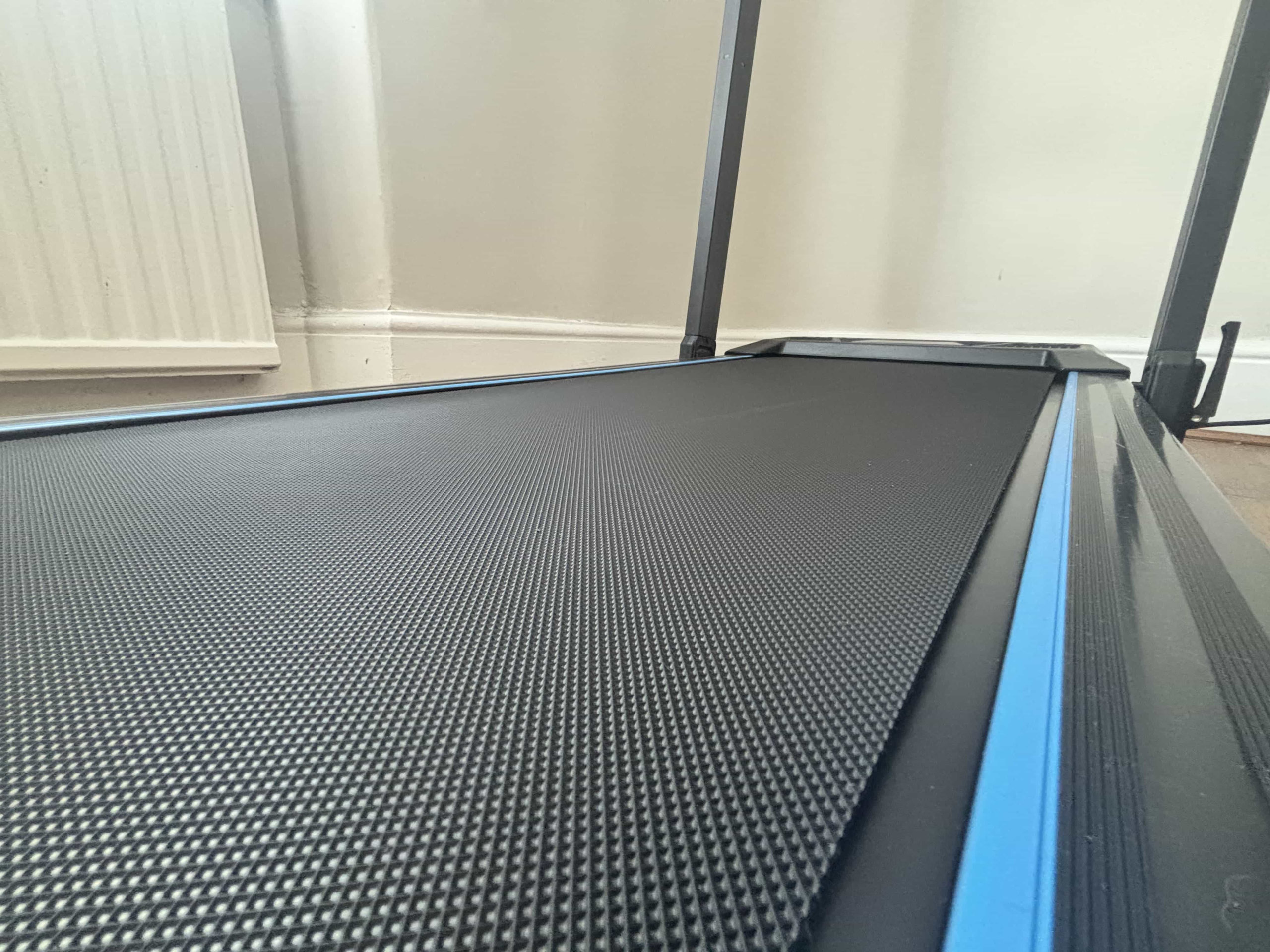 Close up of the belt surface and tread pattern