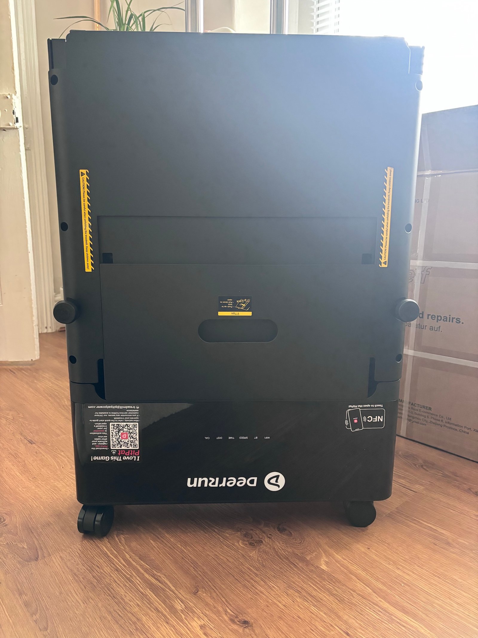 DeerRun Z20: unboxed with the wheels attached, standing upright
