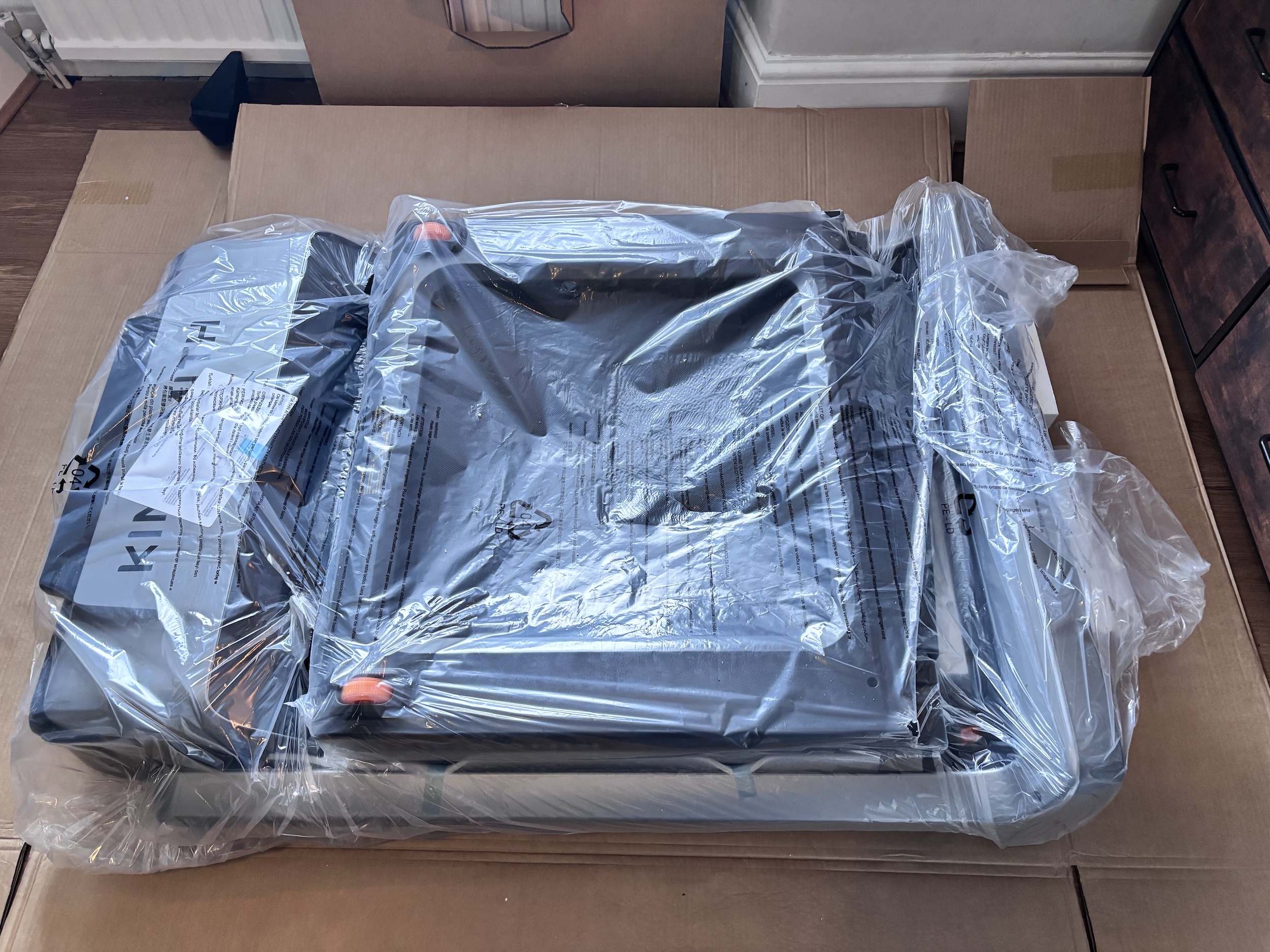 Polystyrene removed, G5i lying flat on the floor in its clear protective bag