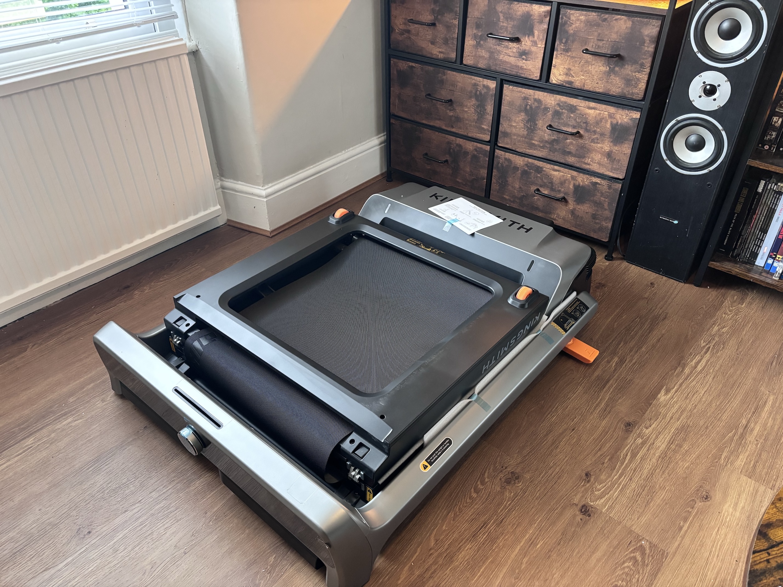 The G5i flat on the floor, ready for the arms to be raised