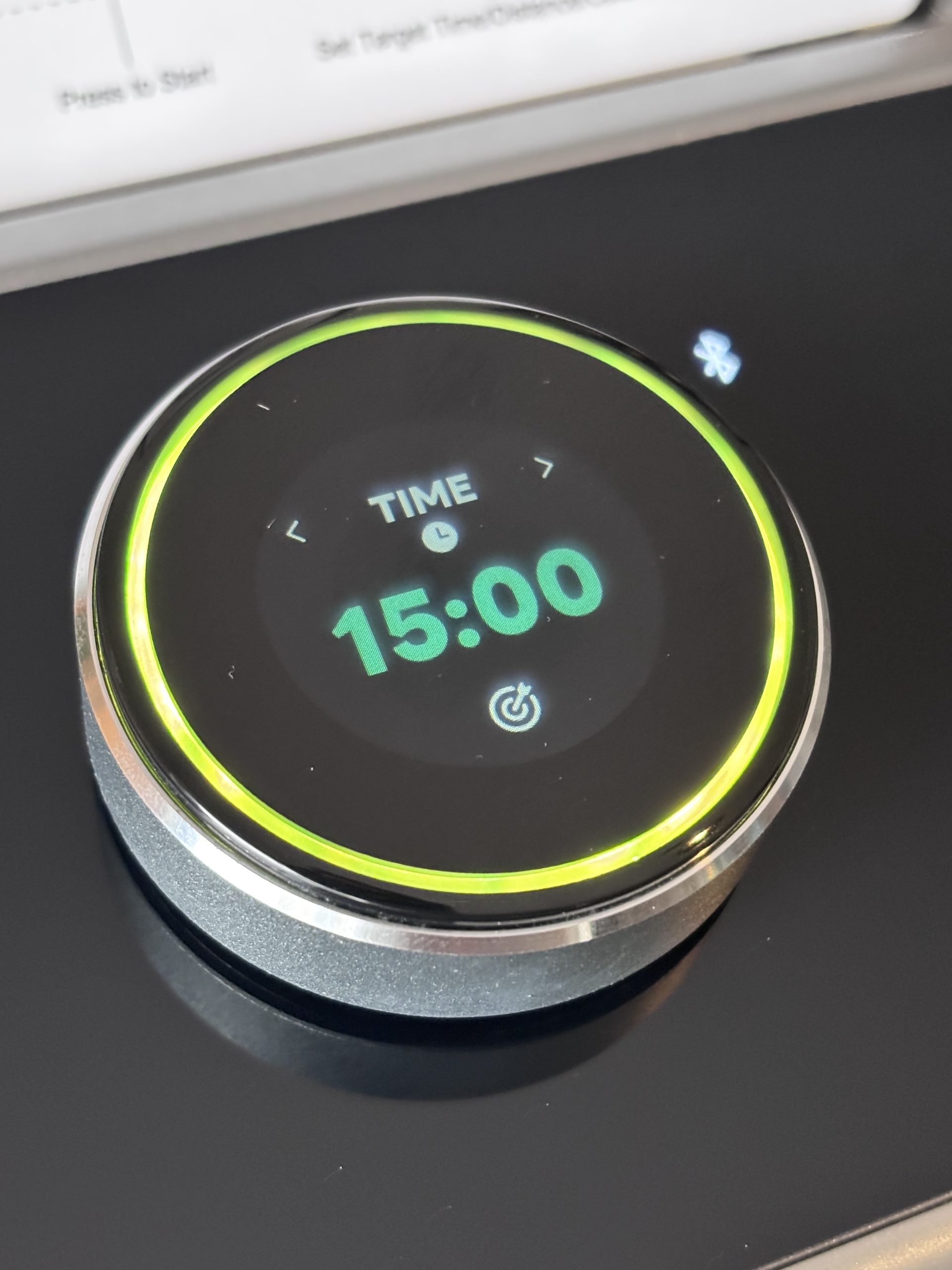 Close-up of the SpeedDial with manual-mode time selection
