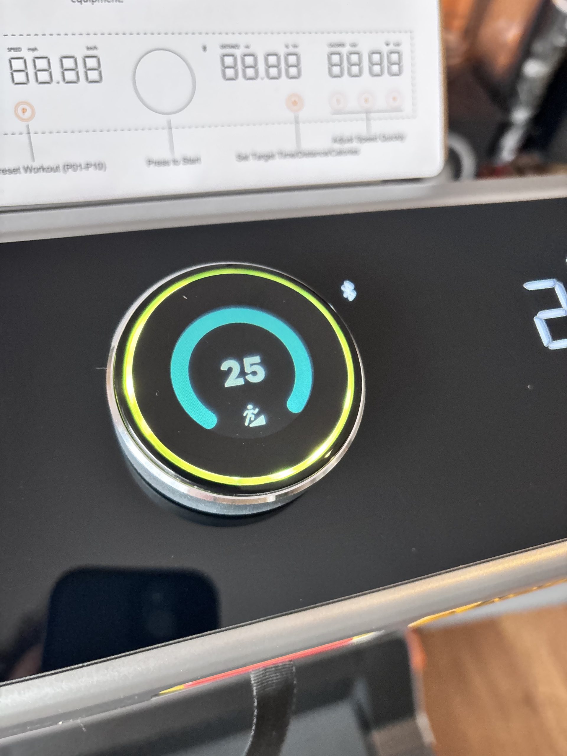 Close-up of the SpeedDial showing the maximum 25-level incline