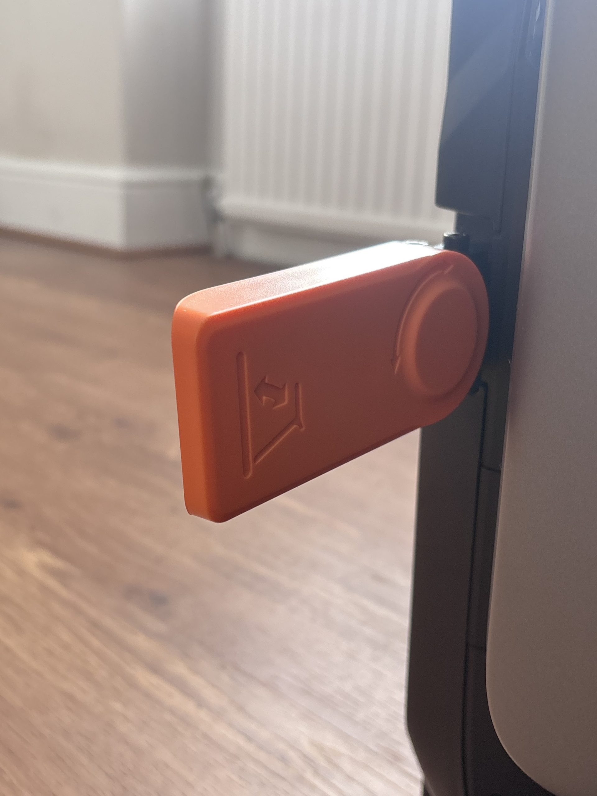The arm folding pedal