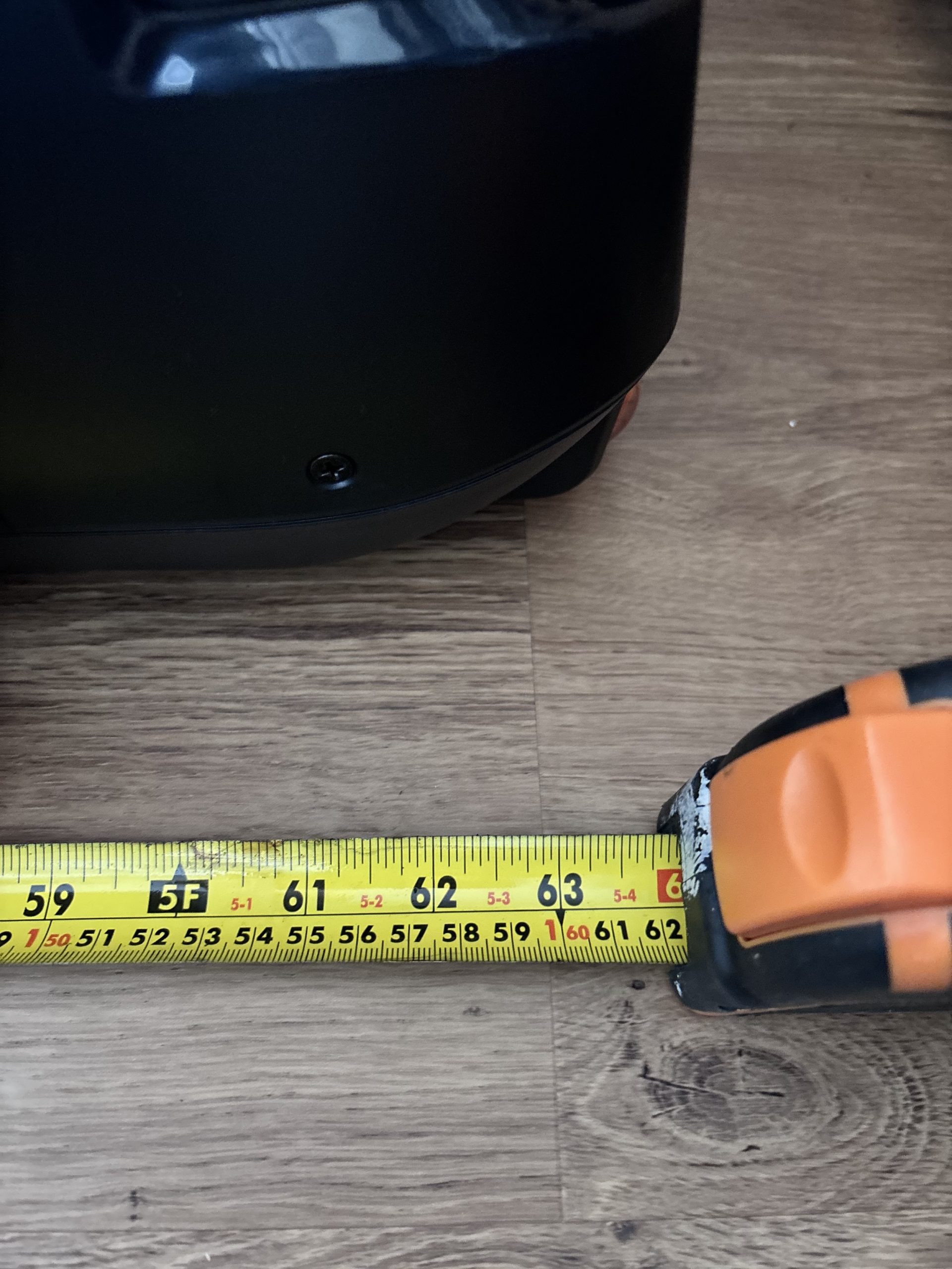 Tape measure showing the deployed G5i is around 160 cm long