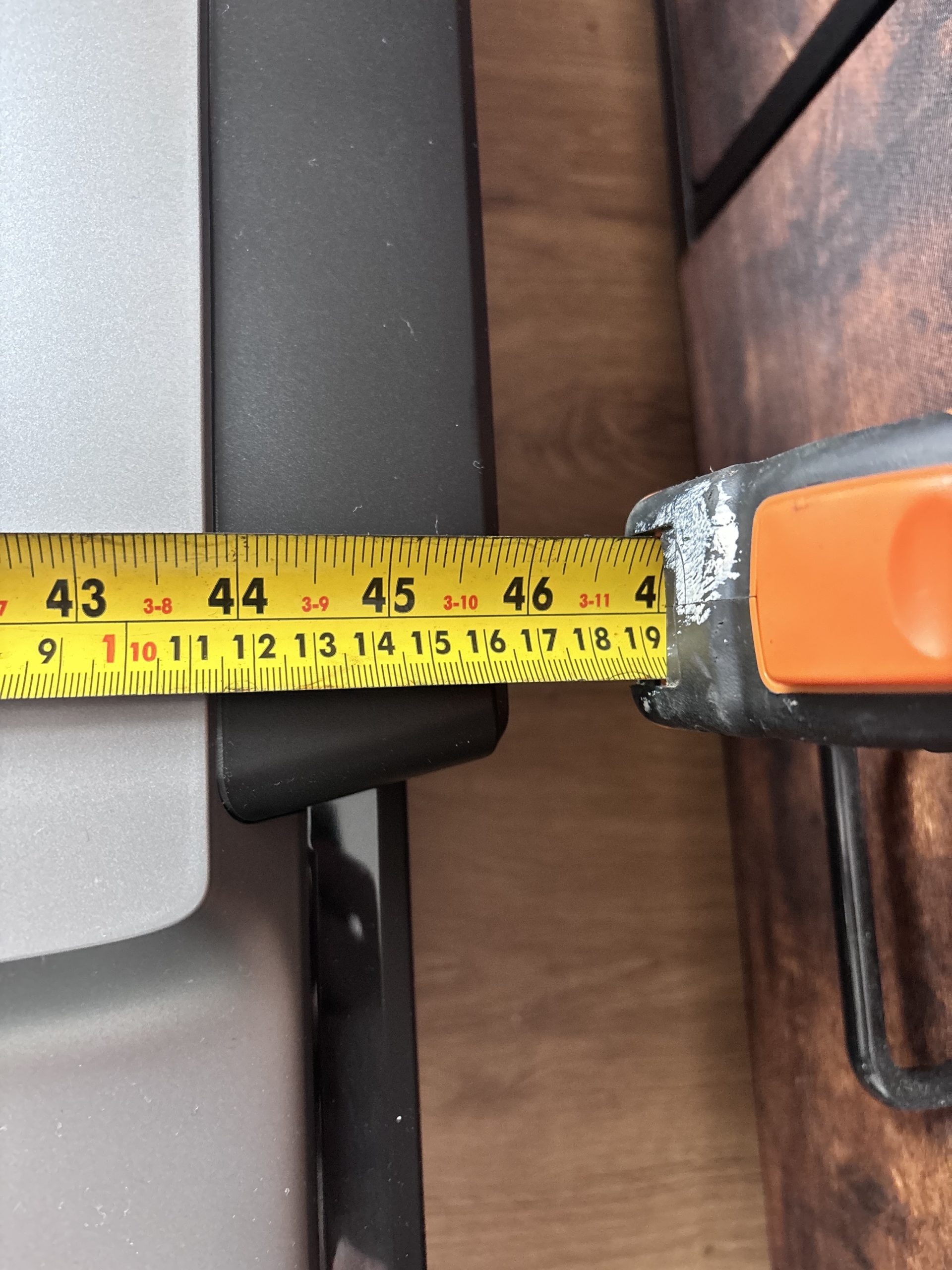 Tape measure showing the folded G5i is around 117 cm long laid flat