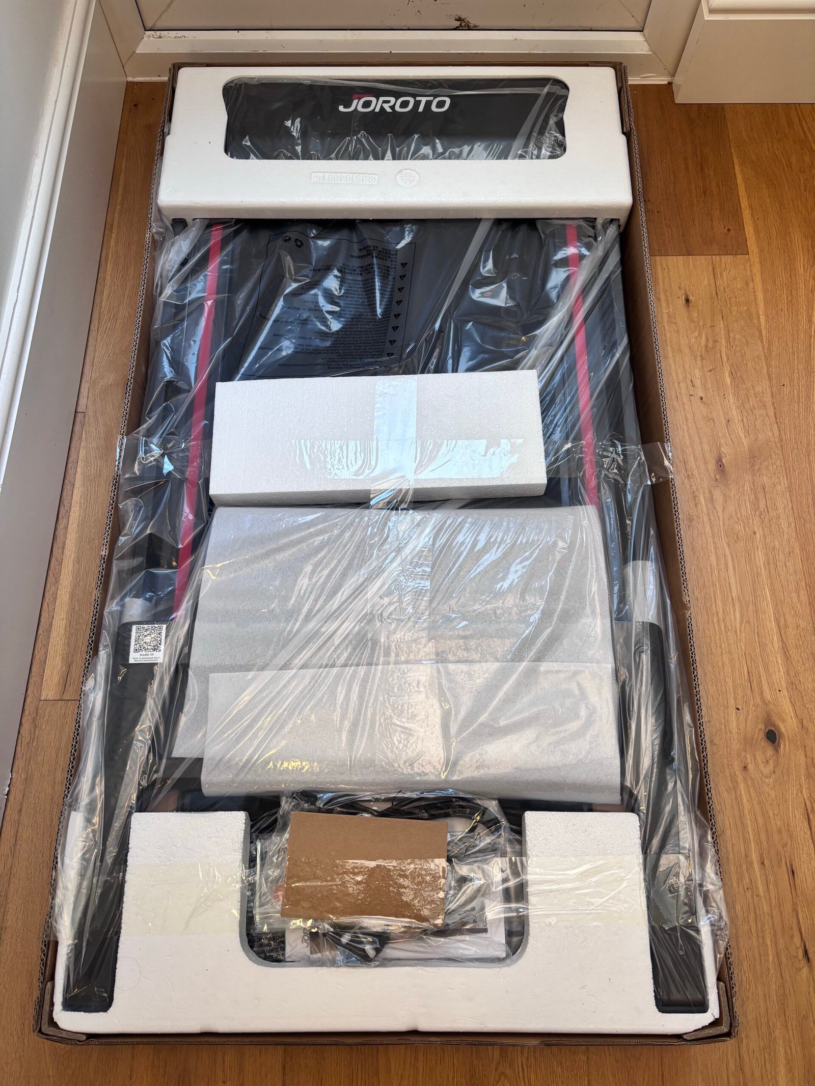 JOROTO F20 Pro: fully packaged as it arrives, box open from the top