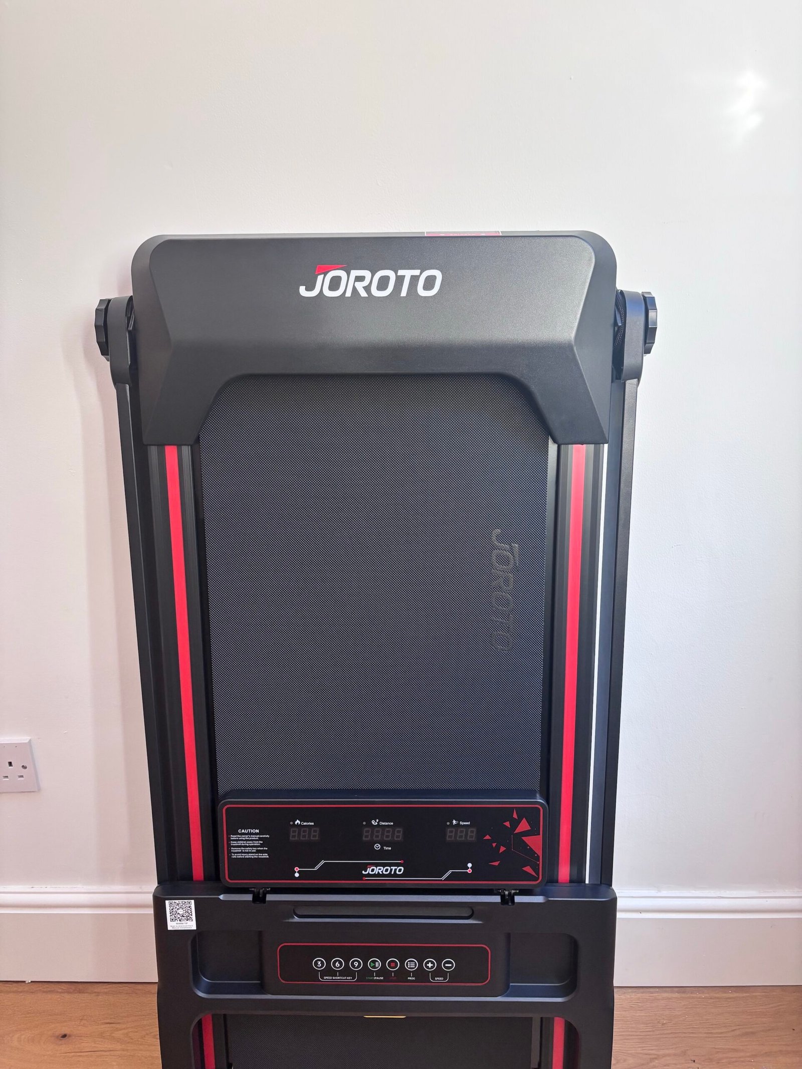 JOROTO F20 Pro: folded flat and standing against a wall