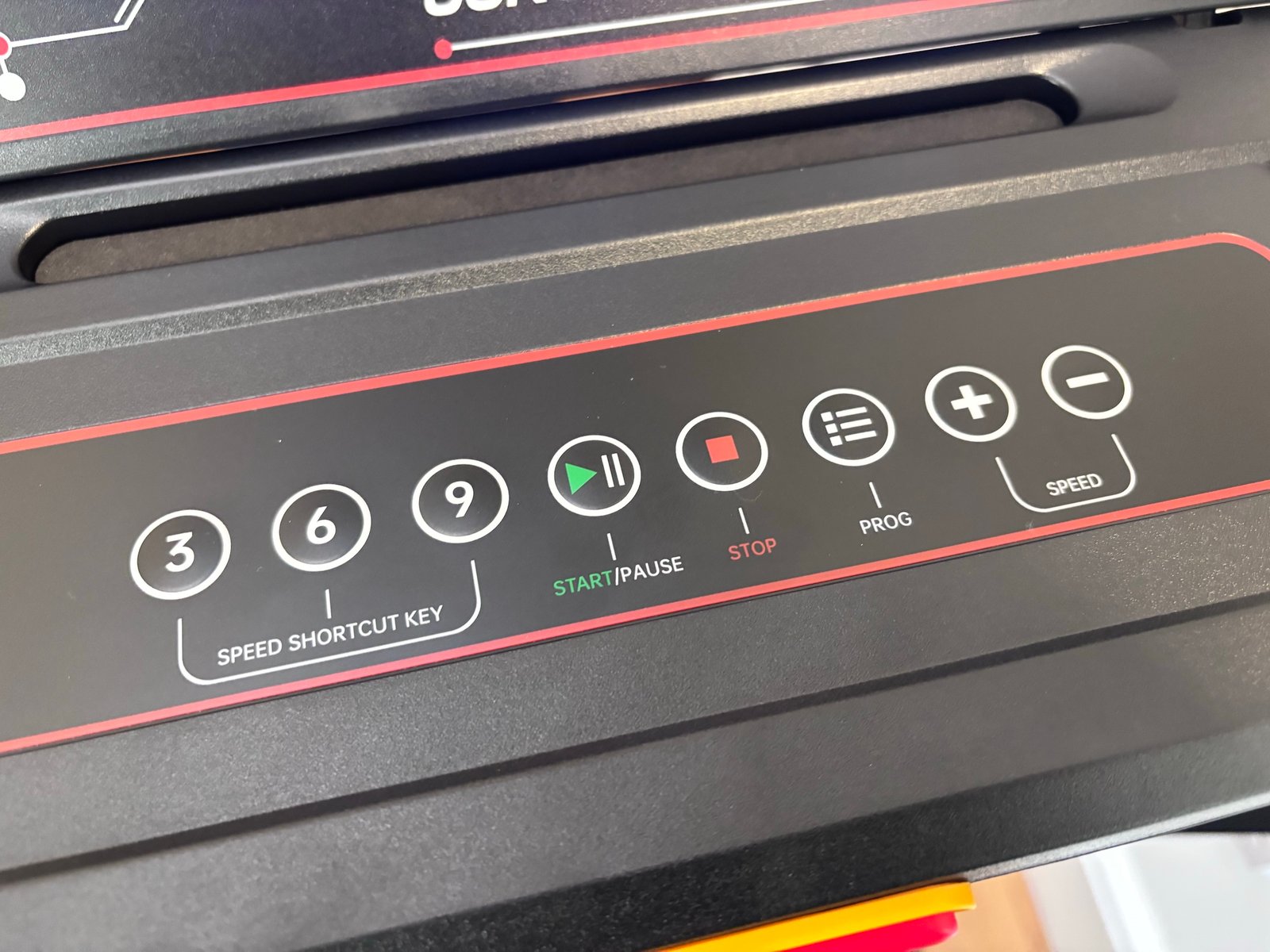 JOROTO F20 Pro: close-up of the physical operation buttons