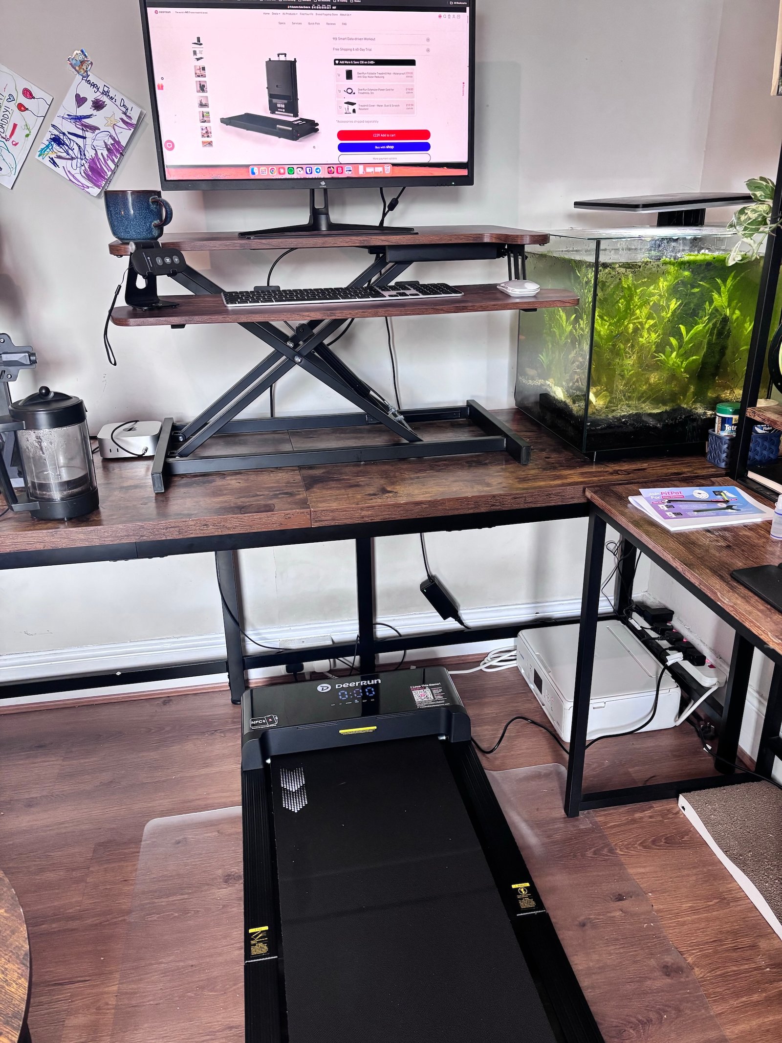 DeerRun Z20: in use beneath a standing desk