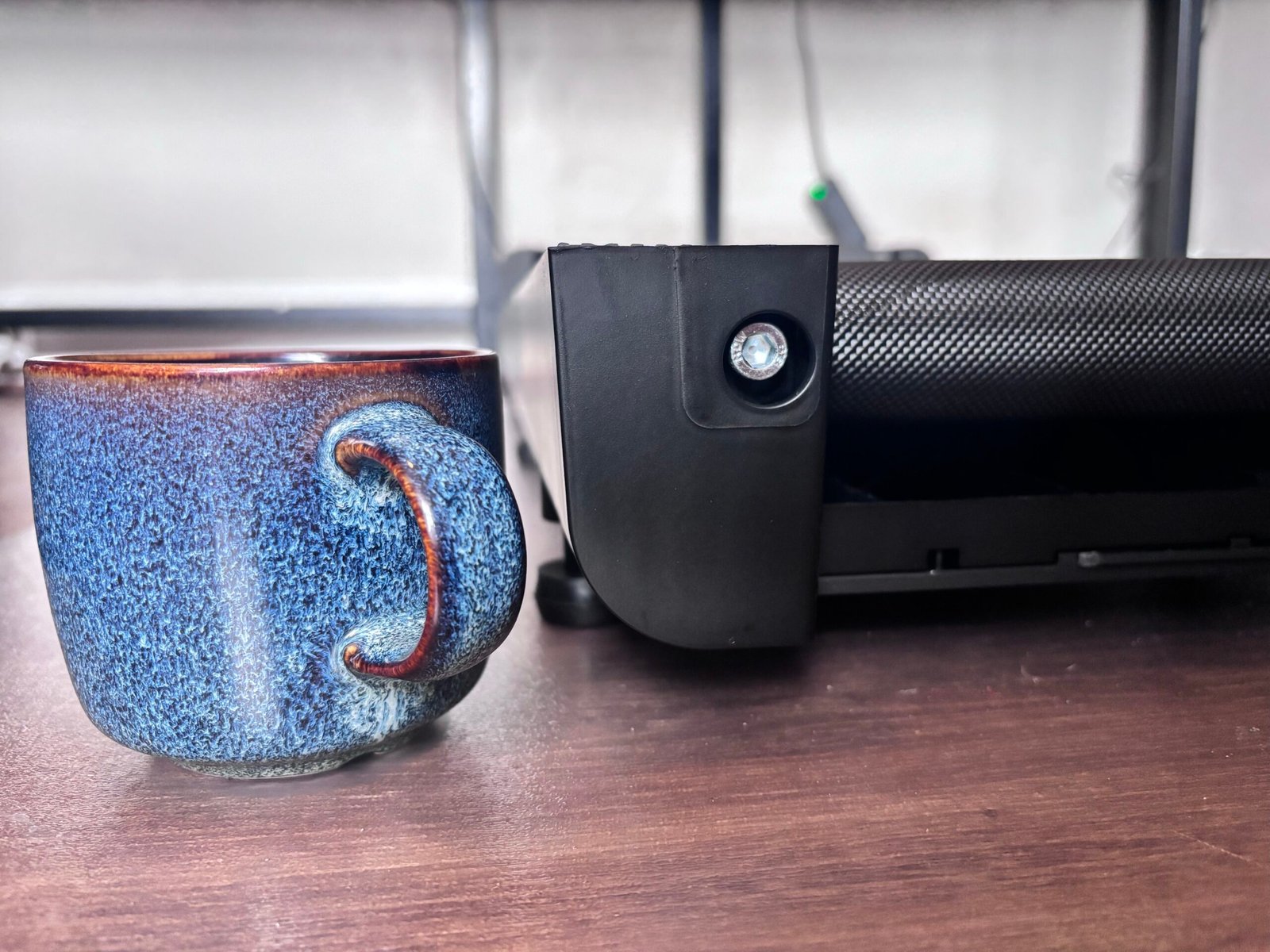 DeerRun Z20: folded depth, with a mug for scale