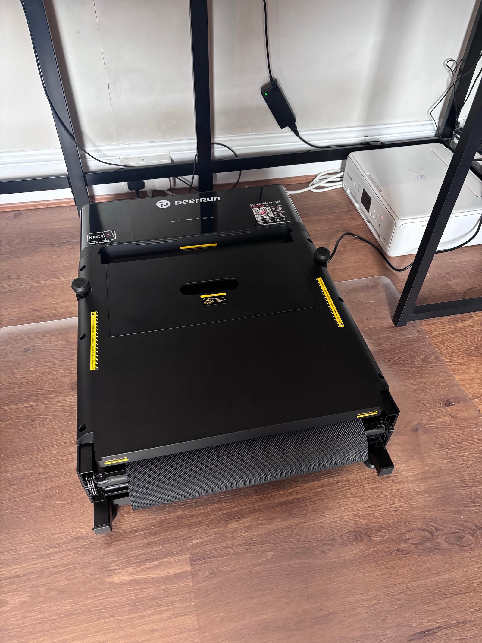 DeerRun Z20: folded away under a desk