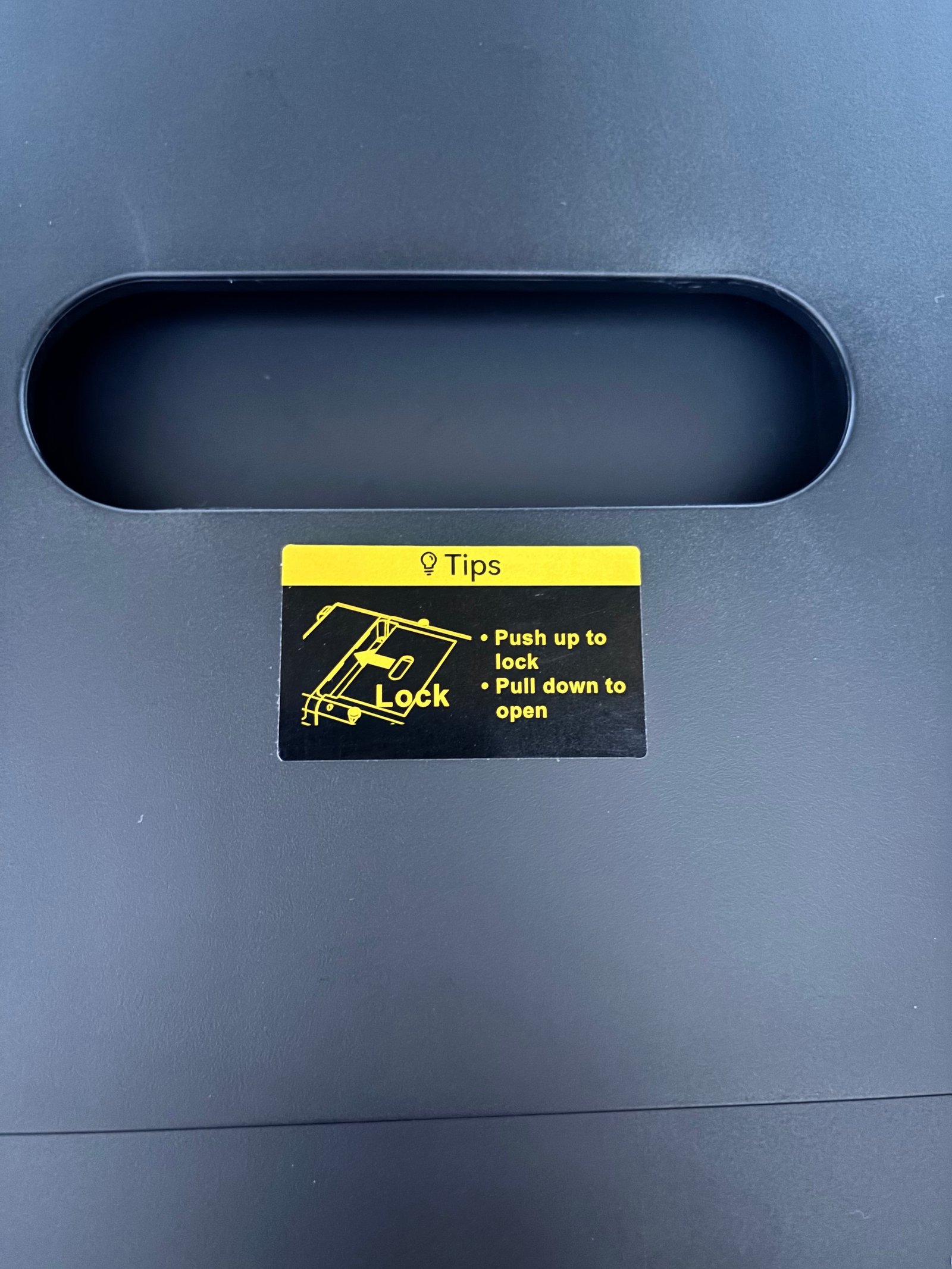 DeerRun Z20: the sticker explaining the locking drawer