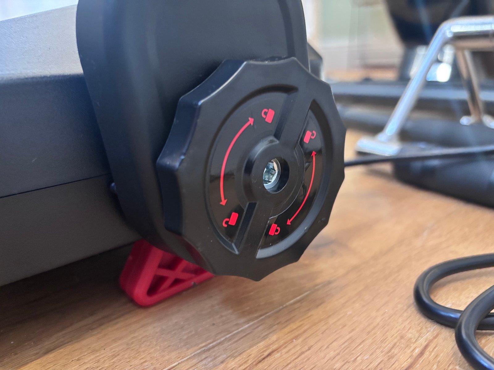 JOROTO F20 Pro: another look at the arm locking mechanism