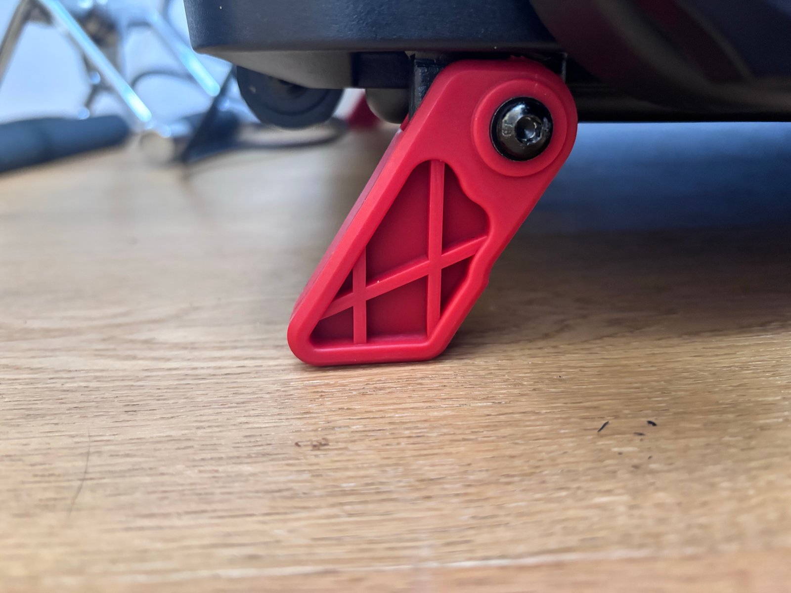 JOROTO F20 Pro: close-up of the manual incline
